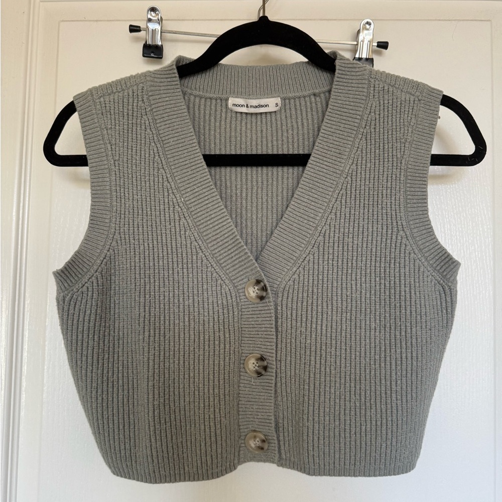 Moon & Madison Light Gray Ribbed Knit Top